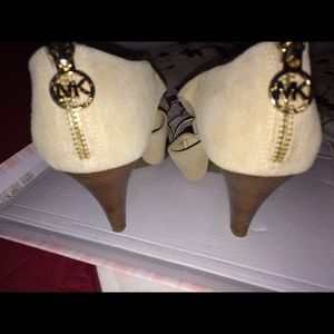 Micheal Kors Heals size 8